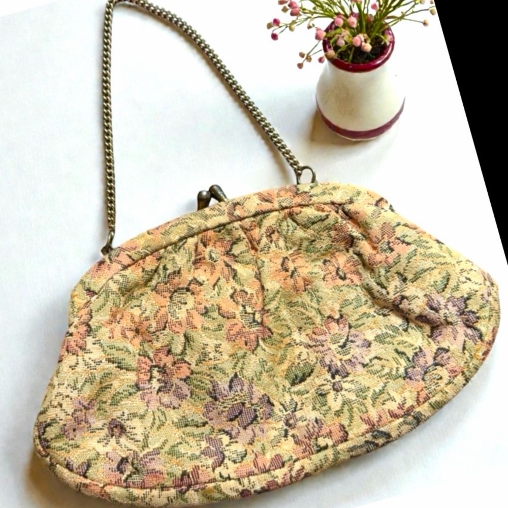 VINTAGE TAPESTRY CLUTCH BAG Kiss Lock and Chain Strap Floral FAST SHIP 3335-2